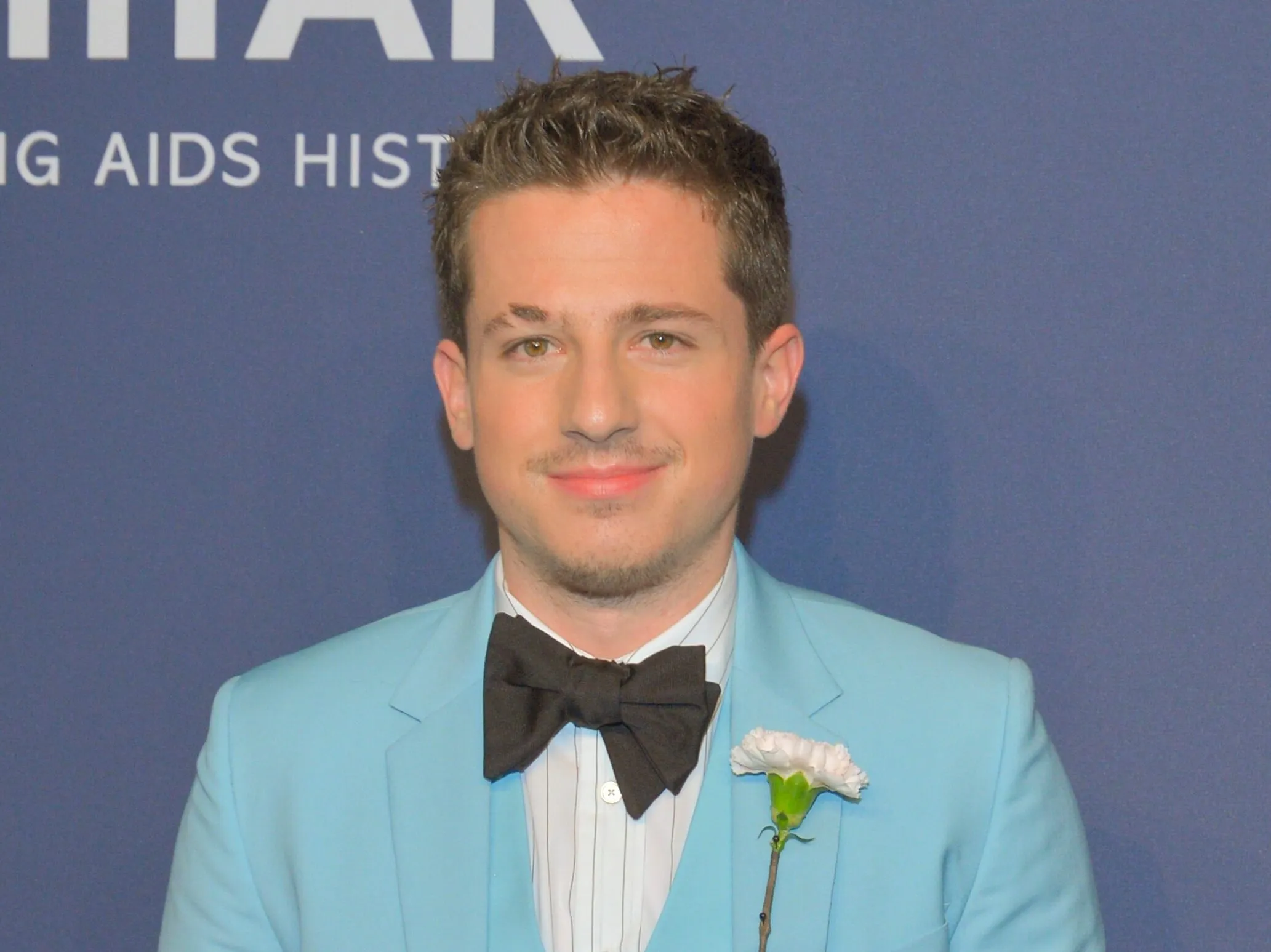 The Story Behind Charlie Puth’s Eyebrow: A Journey of Overcoming