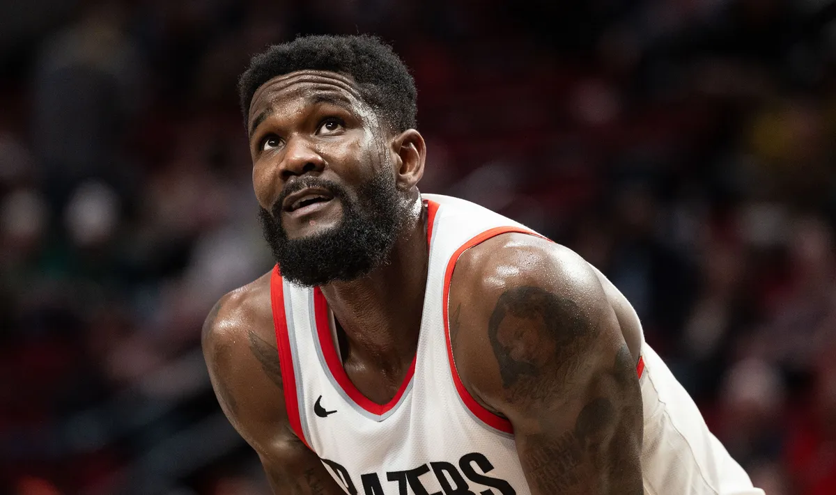 Deandre Ayton Injury Update: Lakers Center Leaves Game Against Nuggets