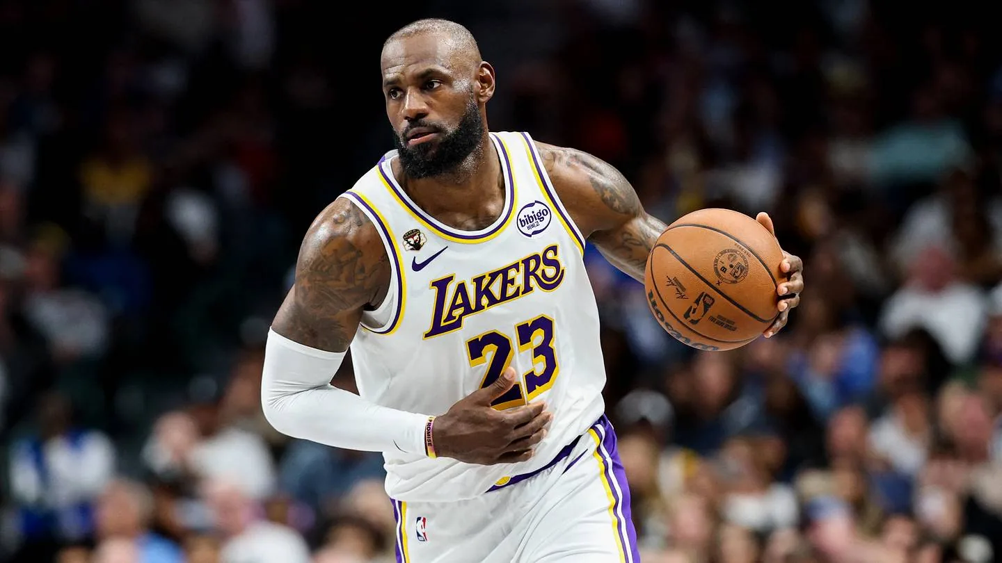 Teams sending recruiting voice notes to LeBron James via Rich Paul