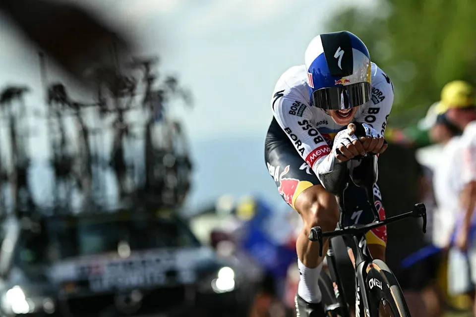 Red Bull - BORA - hansgrohe team's German rider Florian Lipowitz cycles during the 16th stage of the 113th edition of the Tour de France cycling race, 26,1 km time trial between Évian-les-Bains and Thonon-les-Bains in the French Alps, on July 21, 2026. (Photo by Loic VENANCE / AFP)